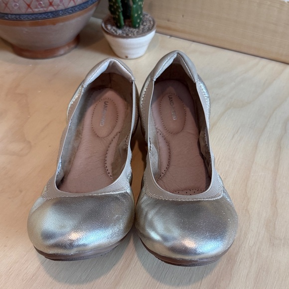 LANDS END Comfort Slip On Metallic Gold Leather Ballet Flats Cushioned Size 10 - Picture 2 of 7
